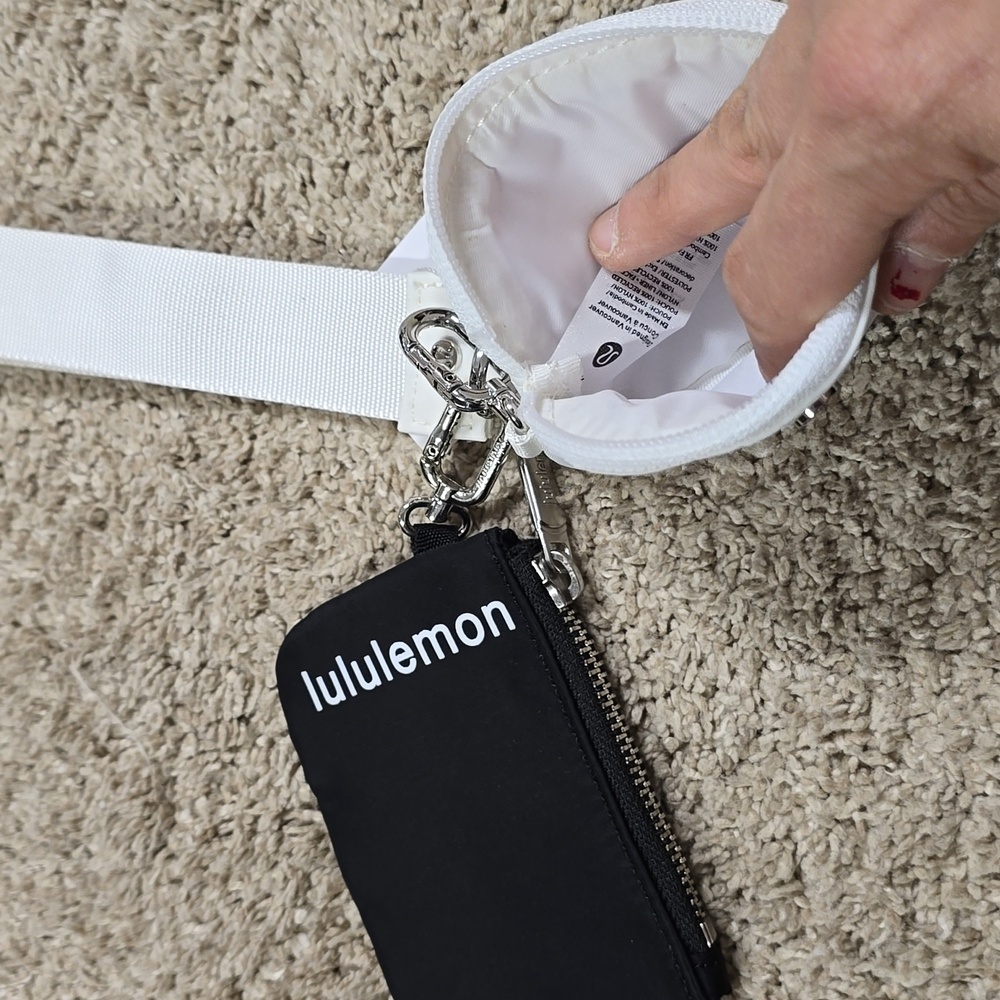 Lululemon Dual Pouch Wristlet NWT - Picture 3 of 5